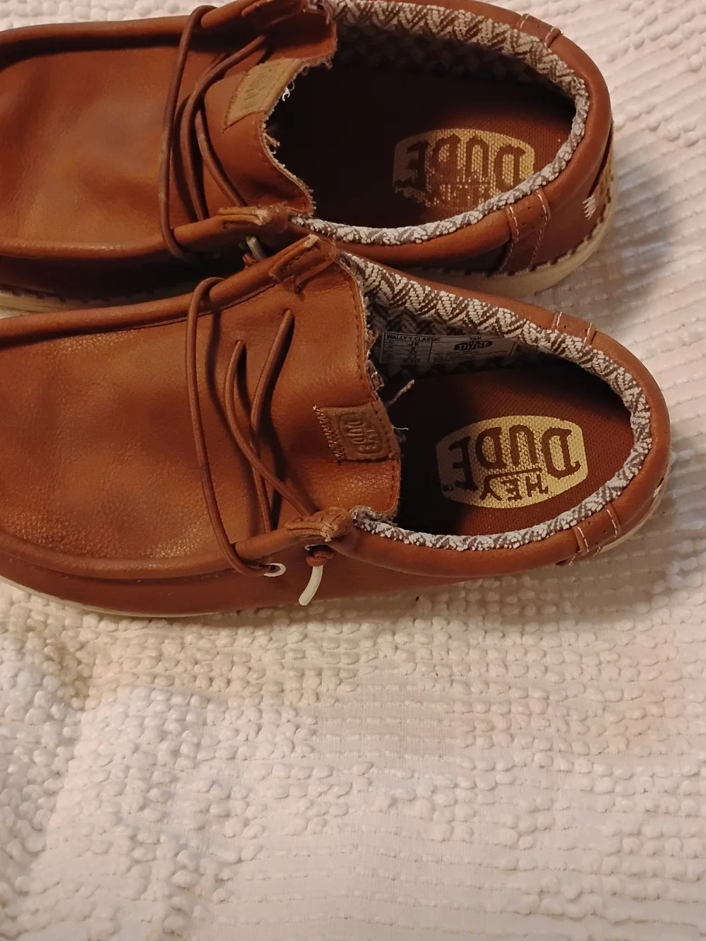 Hey Dude Tan Slip-On Wally Classic Loafers Size J5 Read Description